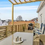 Roof House, Downtown In Apartment *